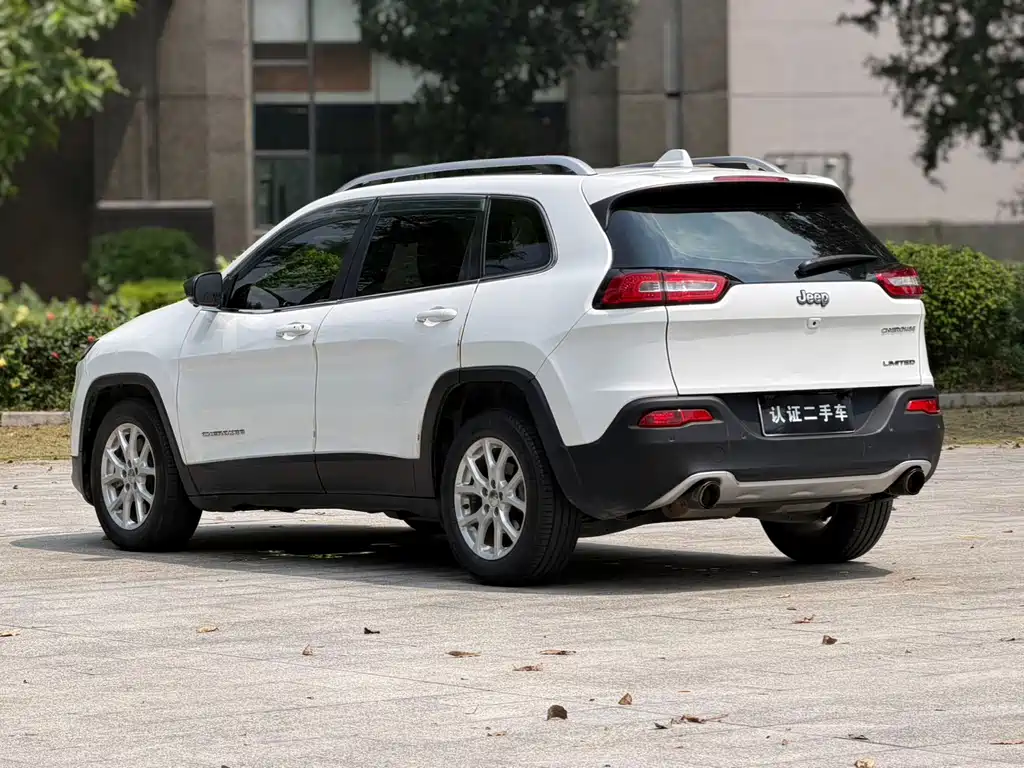 Jeep Cherokee 2018 — фото 17