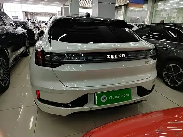 Zeekr 001 2022