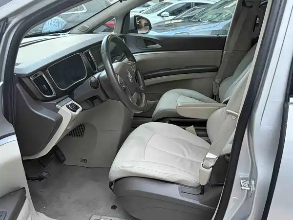 Buick GL8 2013
