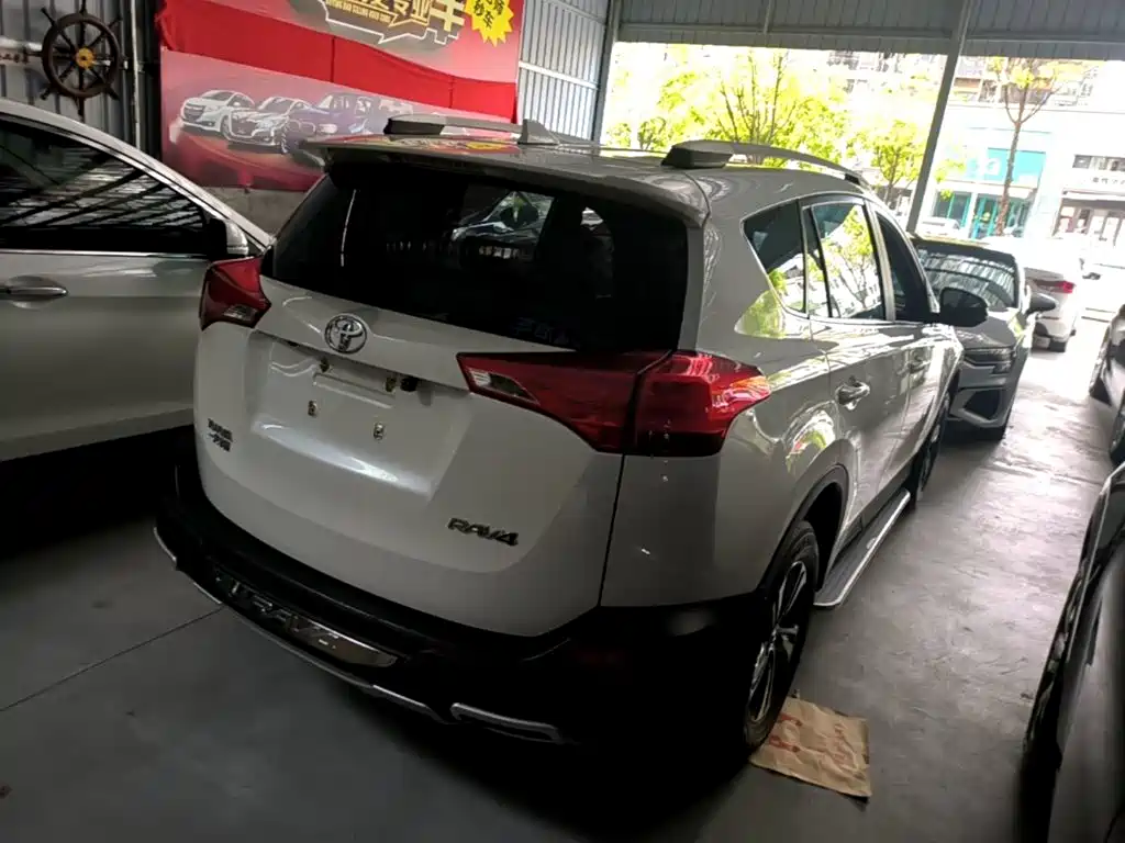 Toyota RAV4 2015 — фото 7