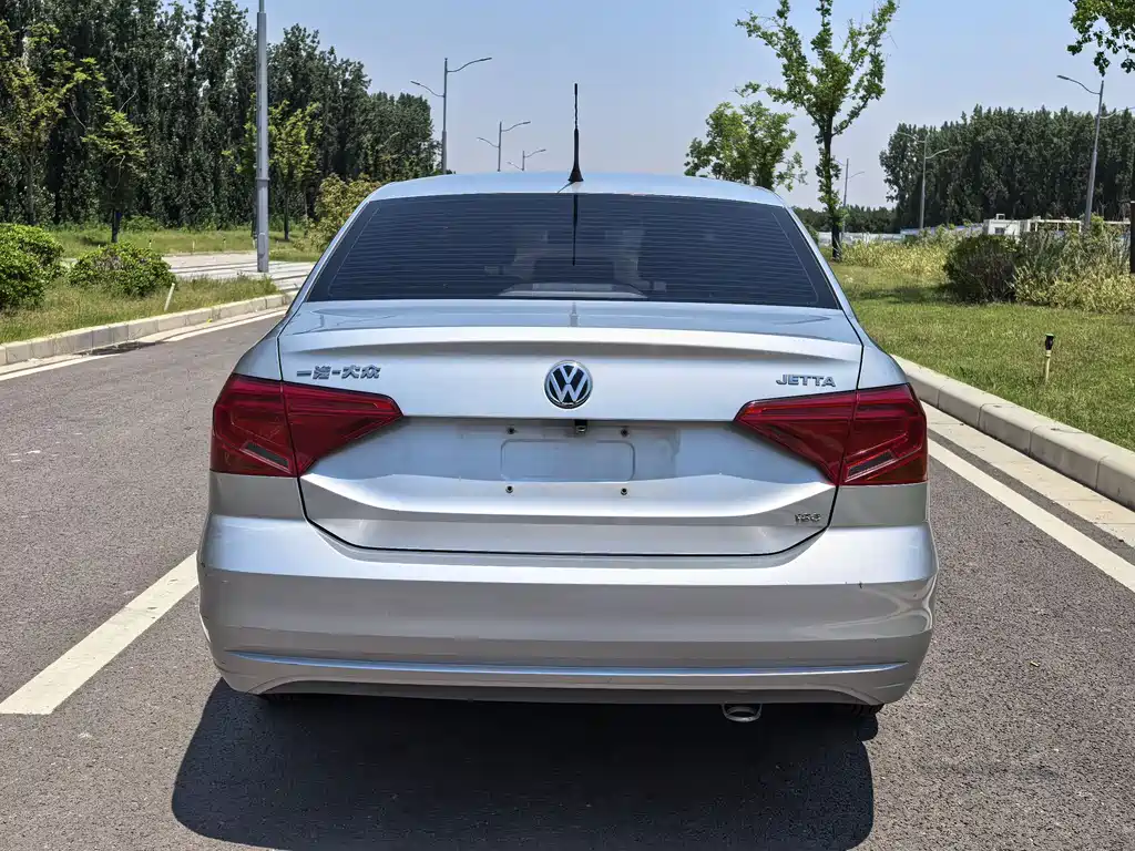 Volkswagen Jetta 2018 — фото 21