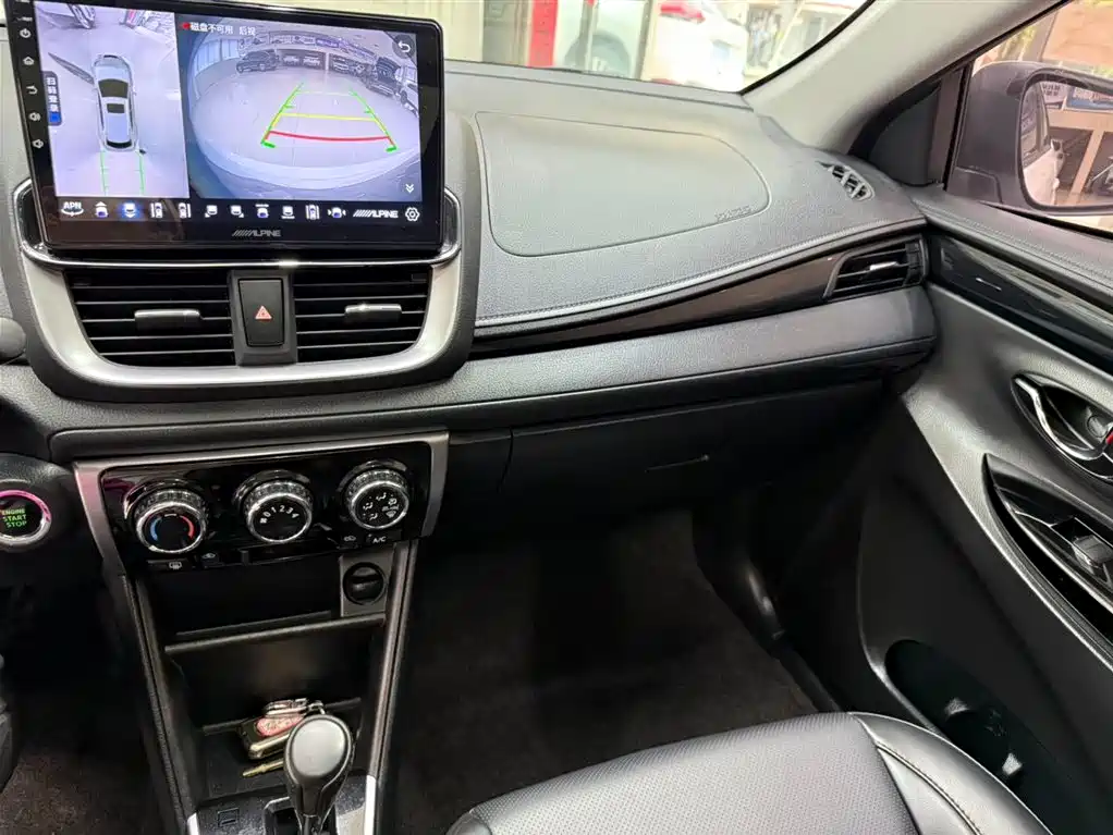 Toyota Yaris L 2022 — фото 12