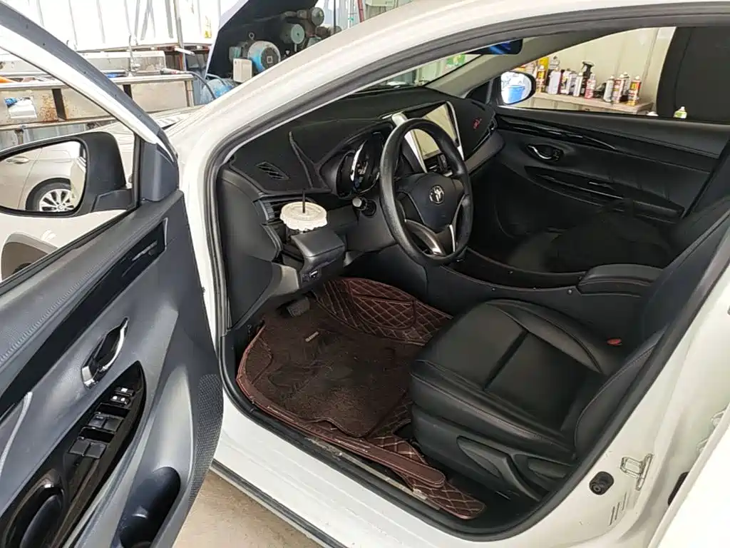 Toyota Yaris L 2020 — фото 16
