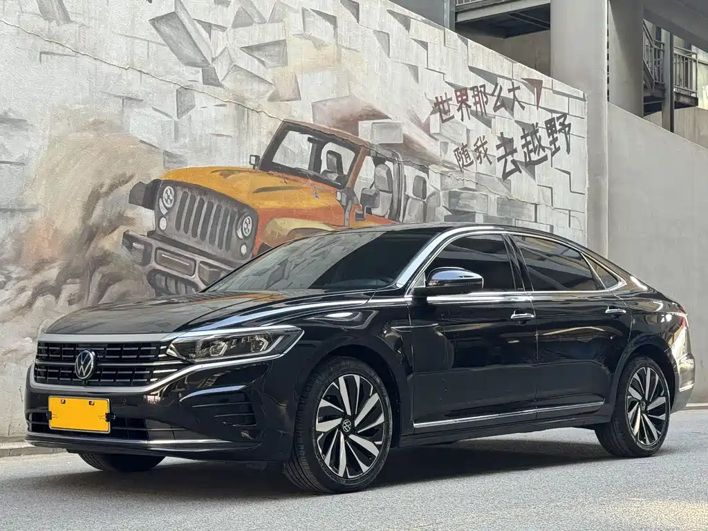 Volkswagen Passat 2023 — фото 1