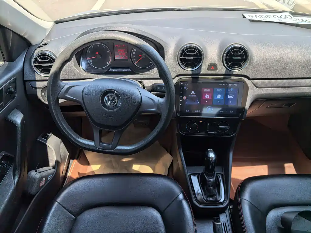 Volkswagen Jetta 2018 — фото 15