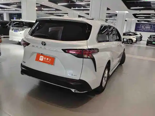Toyota Granvia 2025