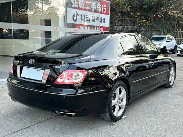 Toyota Reiz 2010