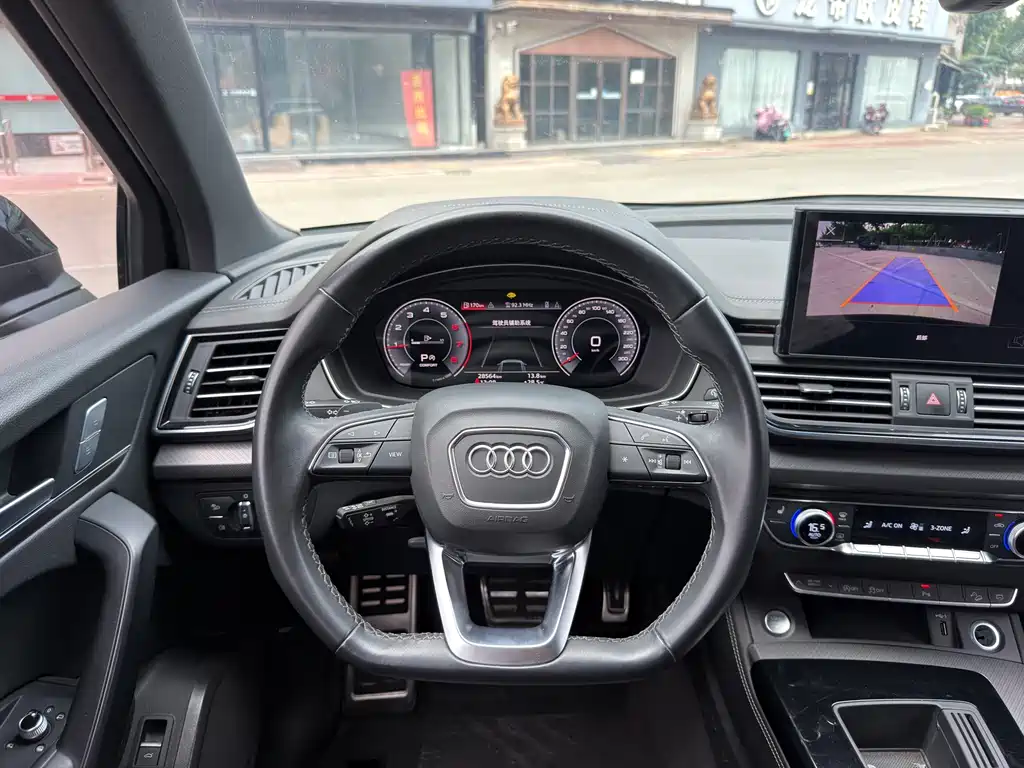 Audi Q5L 2023 — фото 10