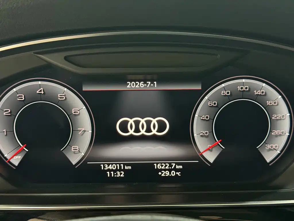 Audi A8 2018 — фото 8