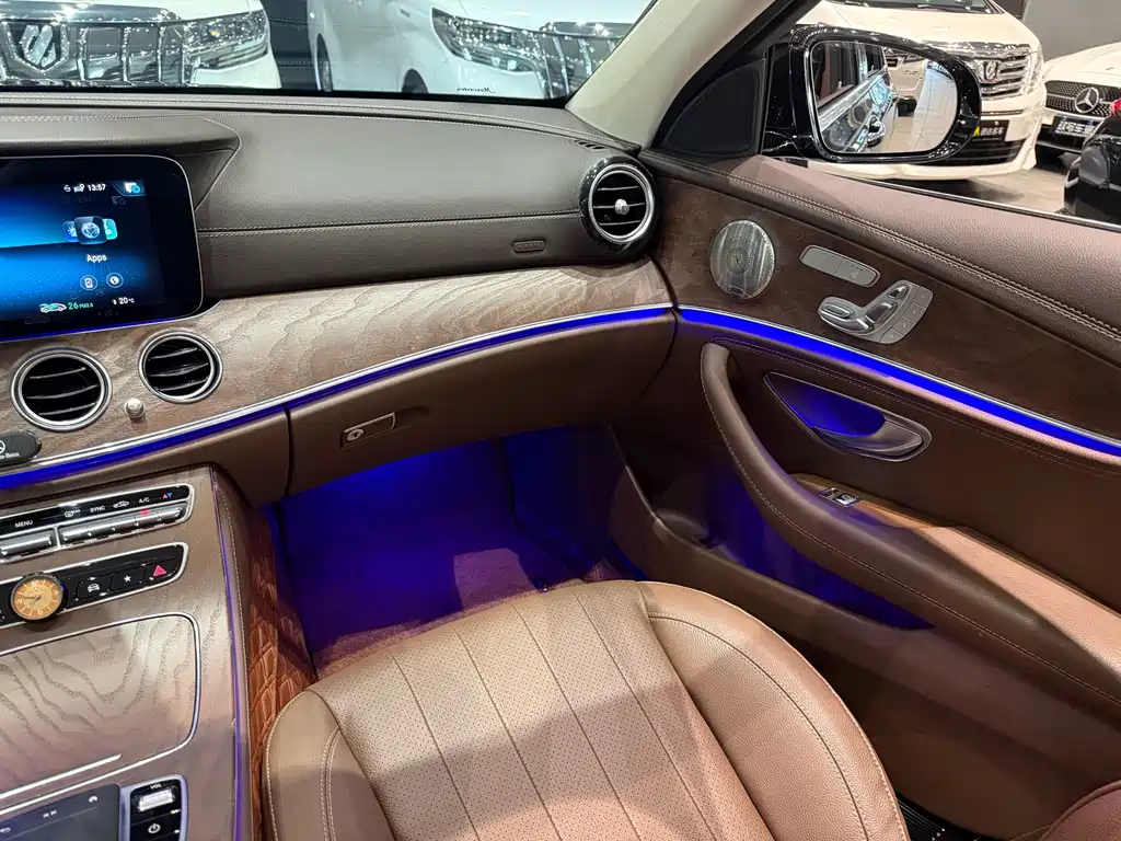Mercedes-Benz E-Class 2022 — фото 12