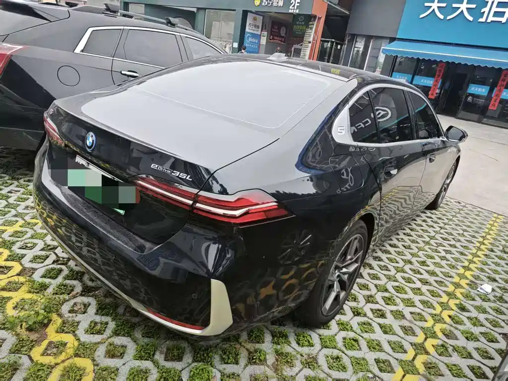 BMW i5 2024
