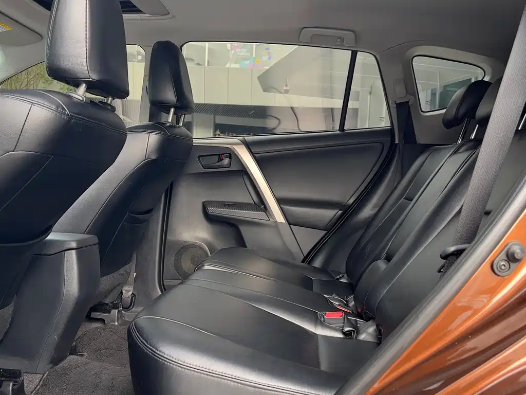Toyota RAV4 2015 — фото 13