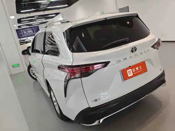 Toyota Granvia 2025