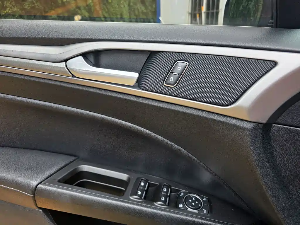 Ford Mondeo 2017 — фото 14
