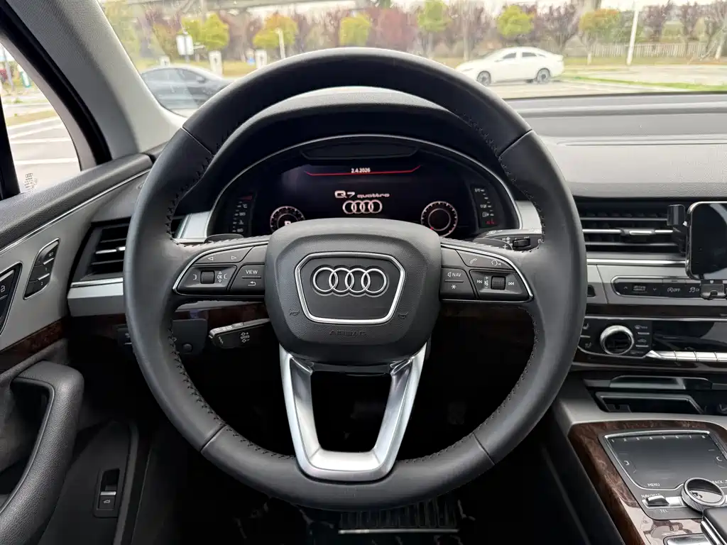 Audi Q7 2018 — фото 10