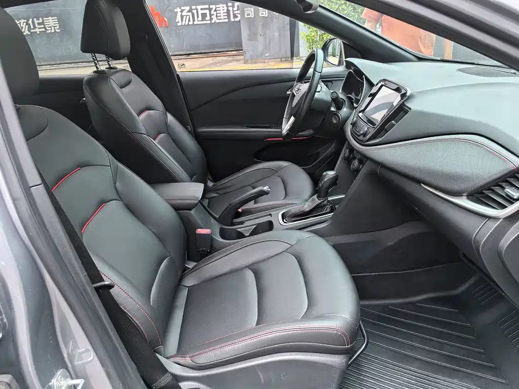 Chevrolet Monza 2019 — фото 15