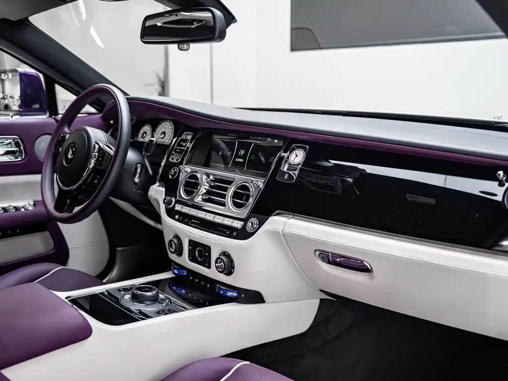 Rolls-Royce Phantom 2021 — фото 10