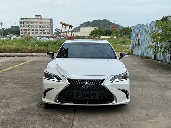 Lexus ES 2022