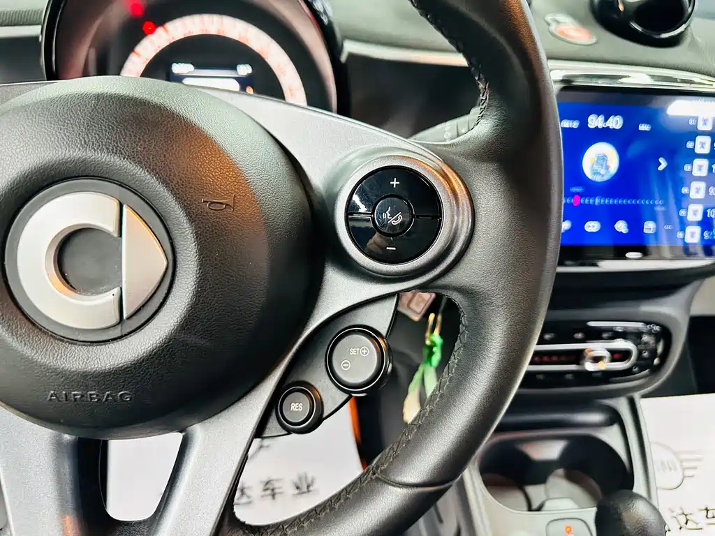 smart Fortwo 2018 — фото 37