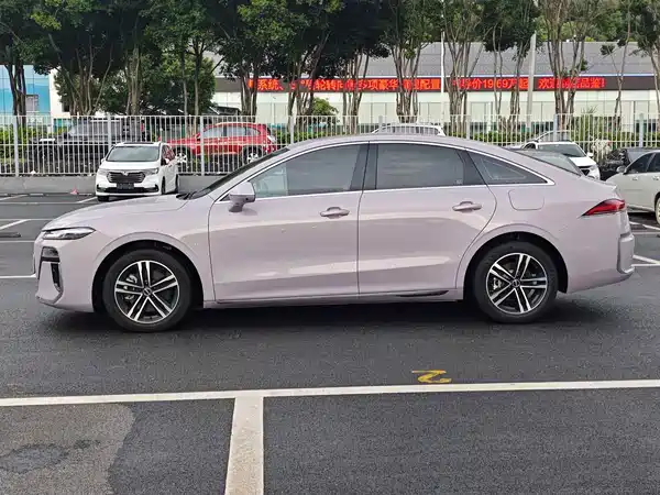 Roewe M7 DMH 2025