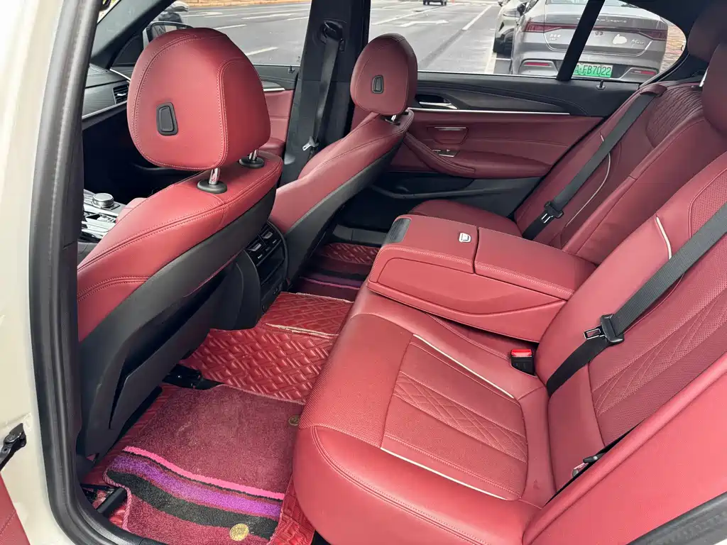 BMW 5 Series 2023 — фото 10