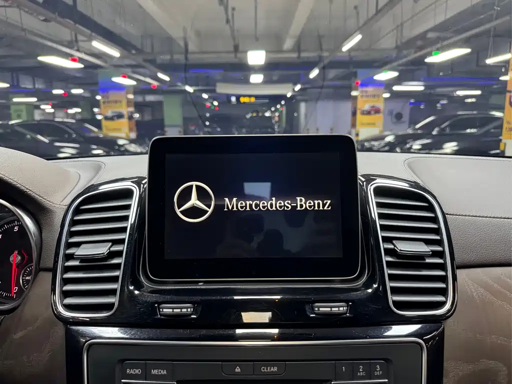 Mercedes-Benz GLE 2018 — фото 24