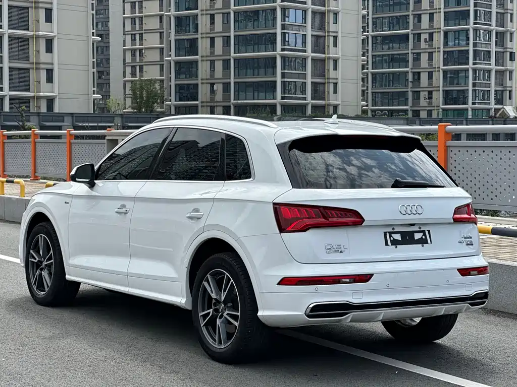 Audi Q5L 2021 — фото 15