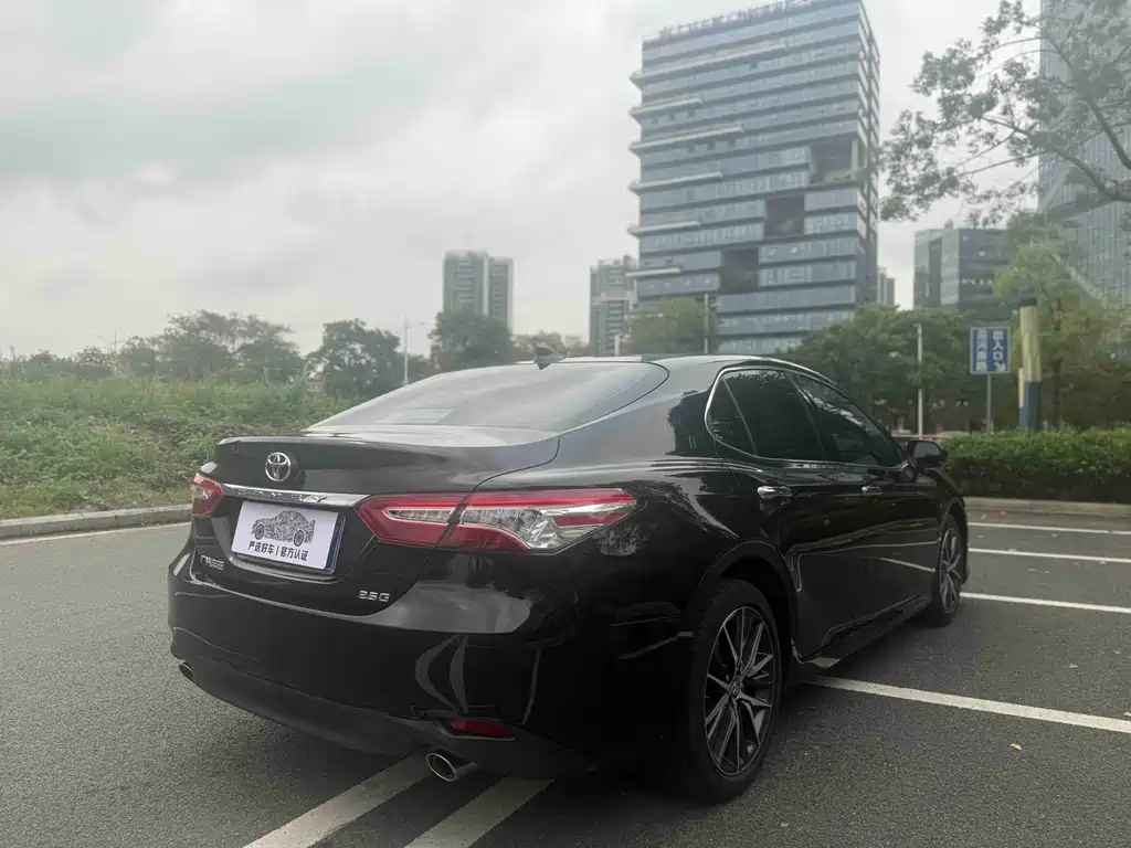 Toyota Camry 2022 — фото 4