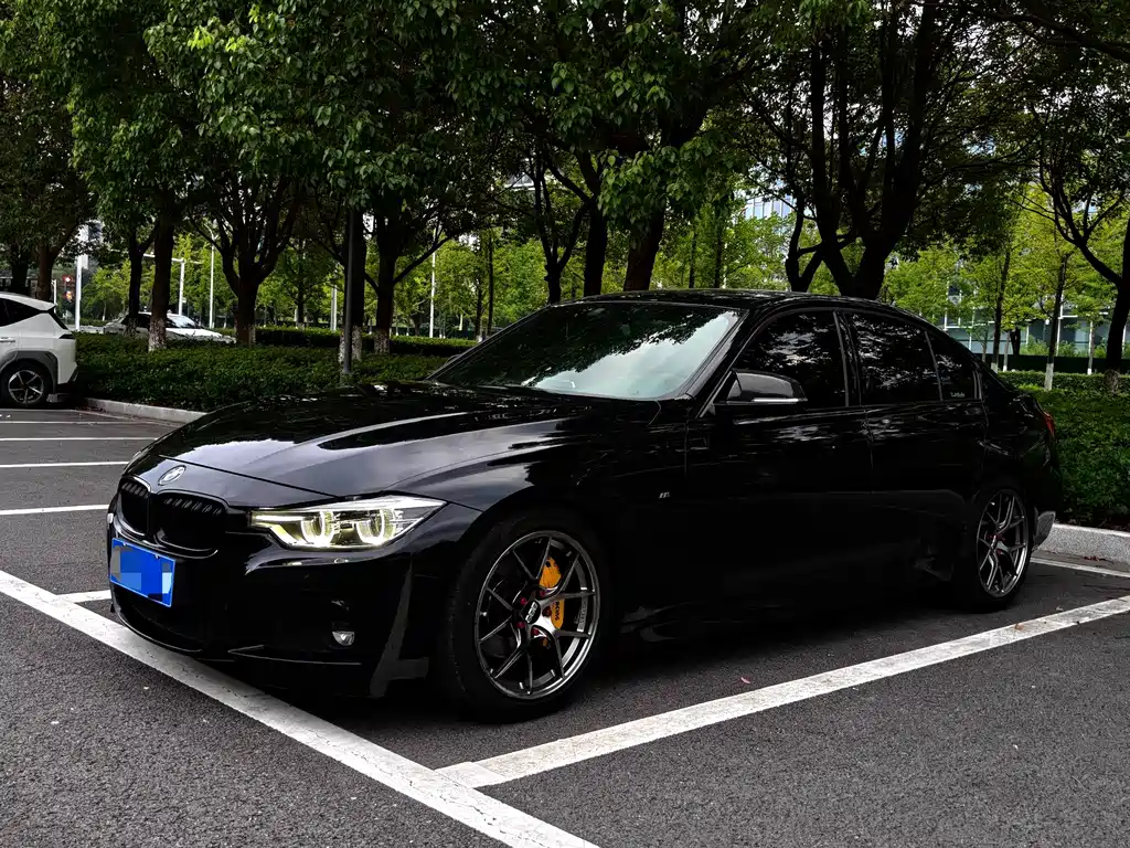 BMW 3 Series 2018 — фото 1