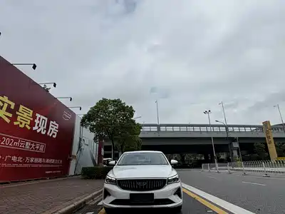 Geely Emgrand 2022