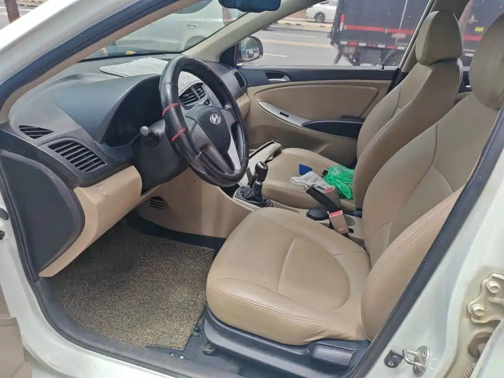 Hyundai Accent 2015 — фото 12