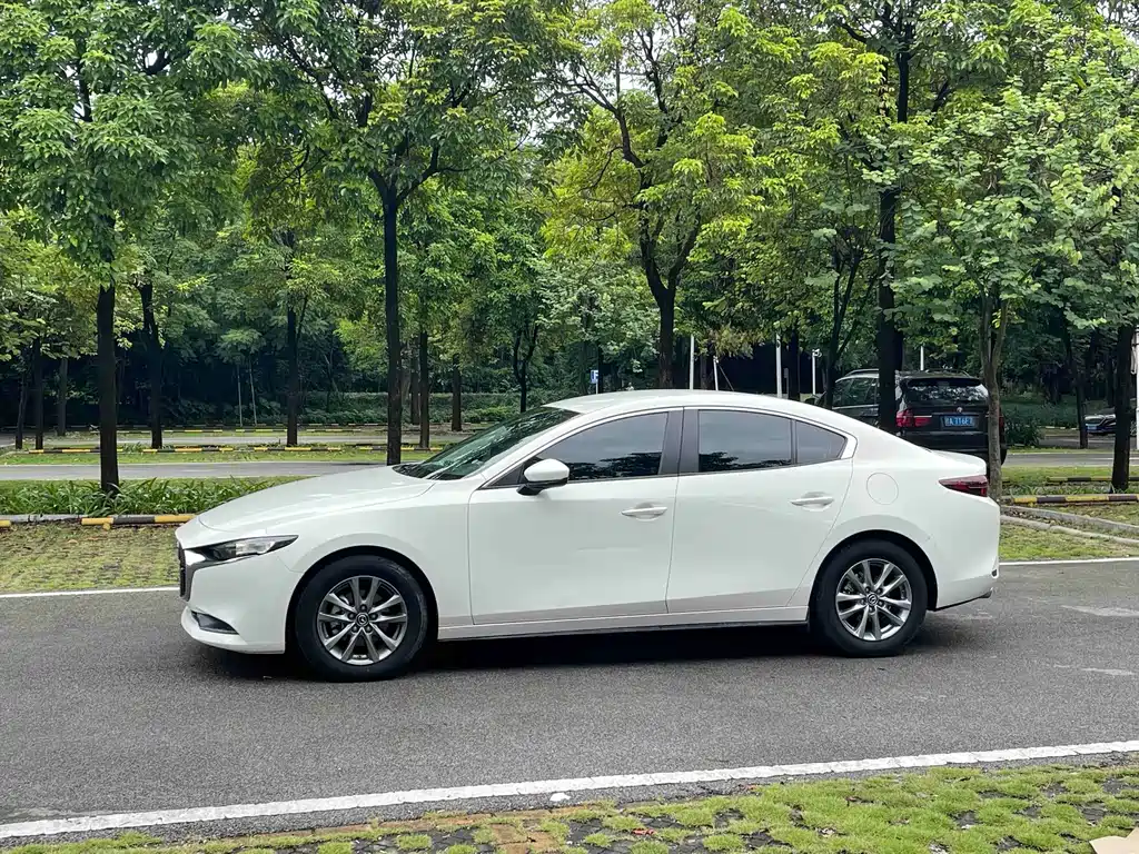 Mazda 3 Axela 2023