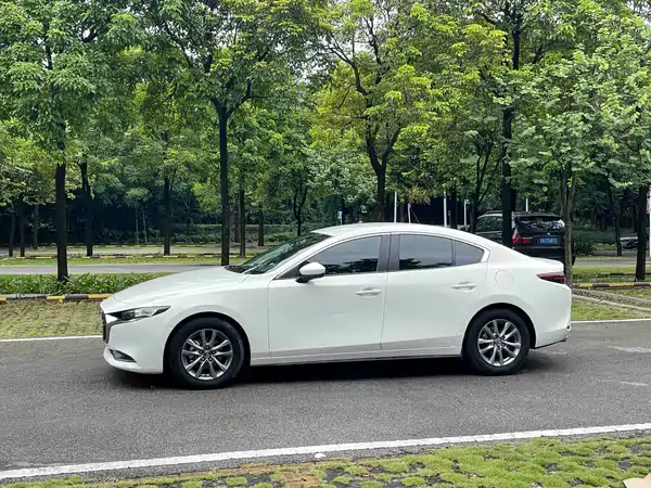 Mazda 3 Axela 2023
