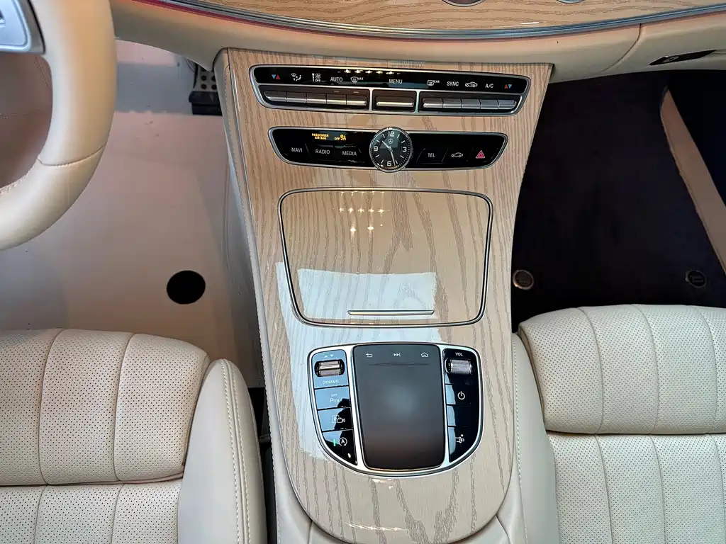Mercedes-Benz E-Class 2020 — фото 10