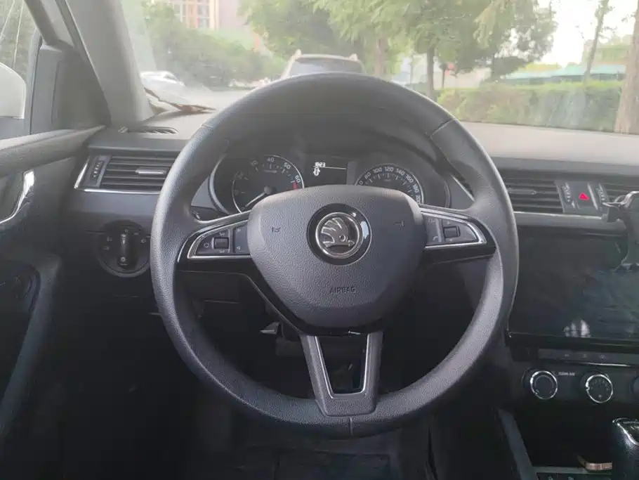 Skoda Octavia 2019 — фото 15
