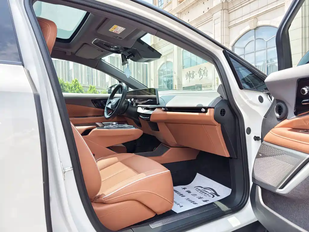 Cadillac IQ Aoge 2024 — фото 9