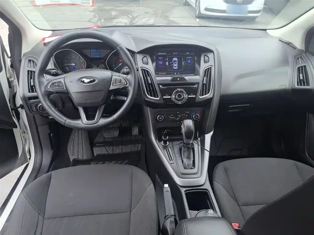 Ford Focus 2015 — фото 10
