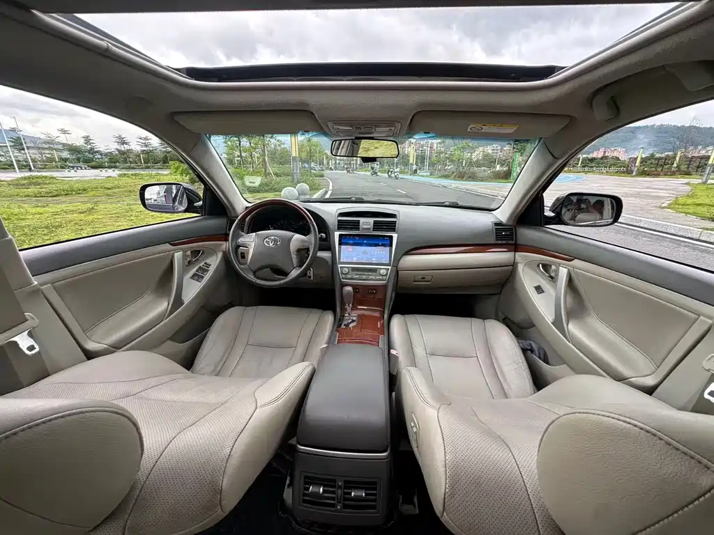 Toyota Camry 2015 — фото 12