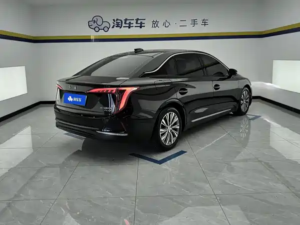 Hongqi E-QM5 2023