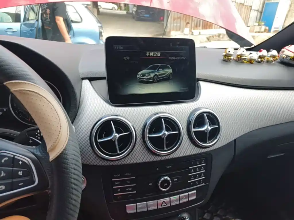Mercedes-Benz B-Class 2017 — фото 13
