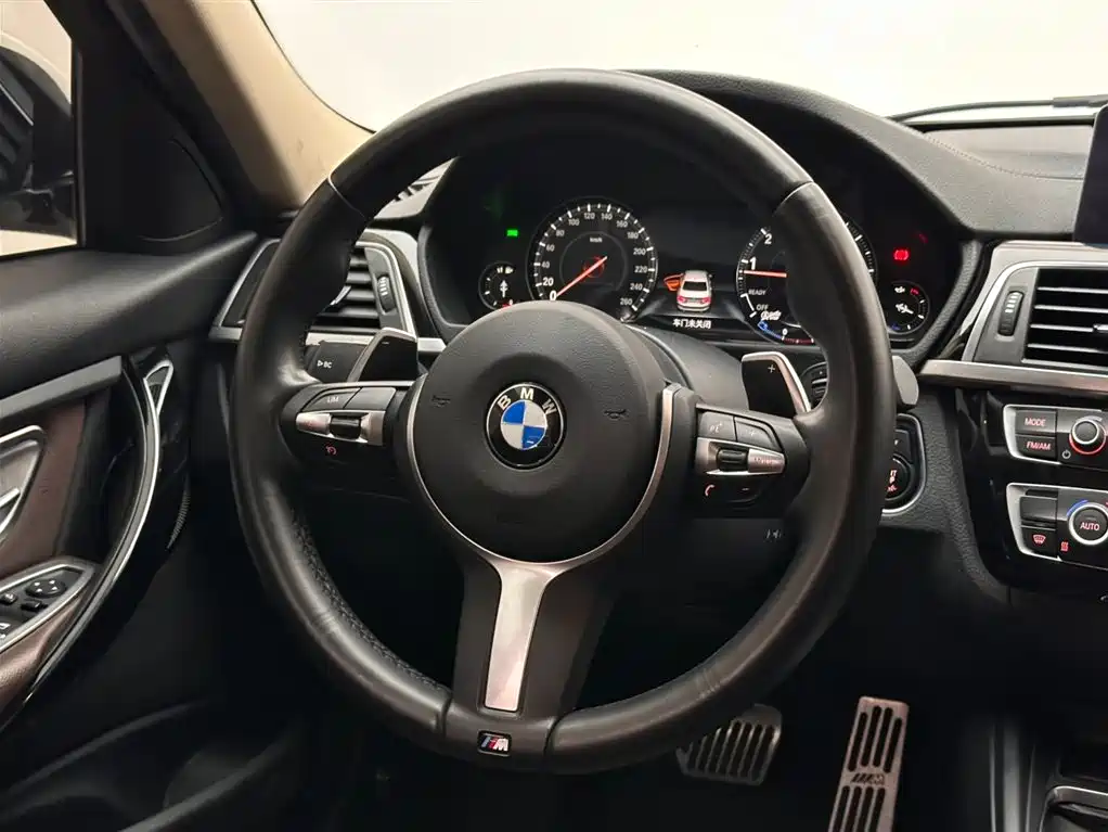 BMW 3 Series 2018 — фото 12