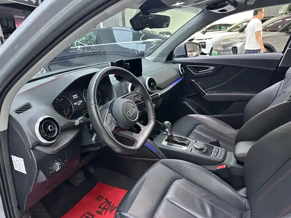 Audi Q2L 2024