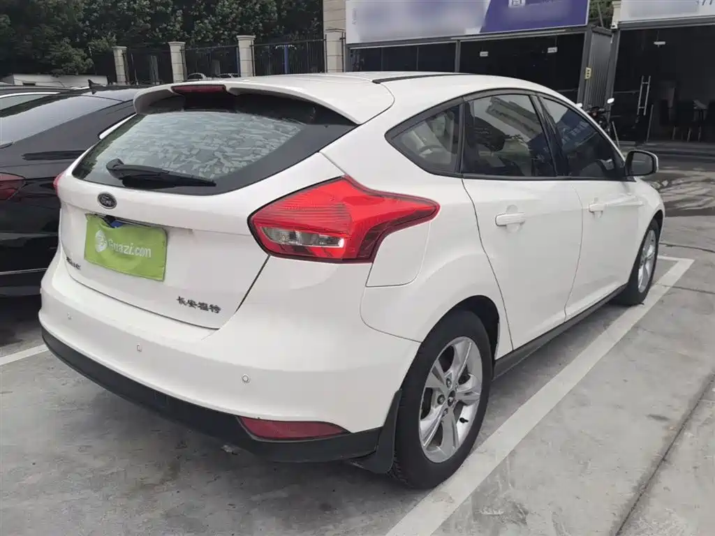 Ford Focus 2015 — фото 7