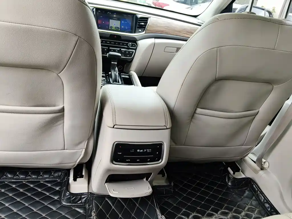 GAC Trumpchi GS8 2017 — фото 13