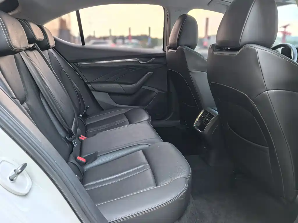 Skoda Octavia 2022 — фото 17