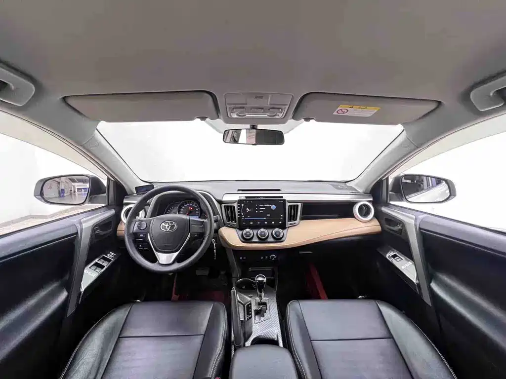 Toyota RAV4 2019 — фото 11
