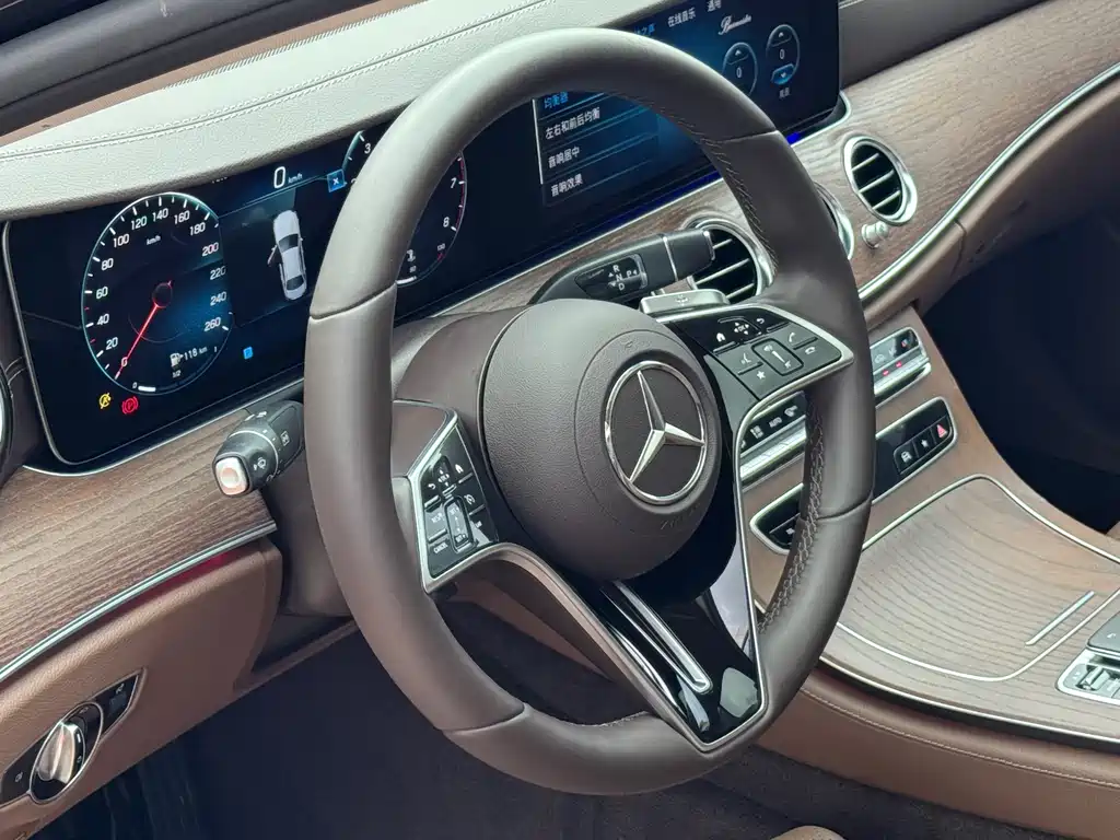 Mercedes-Benz E-Class 2022 — фото 17