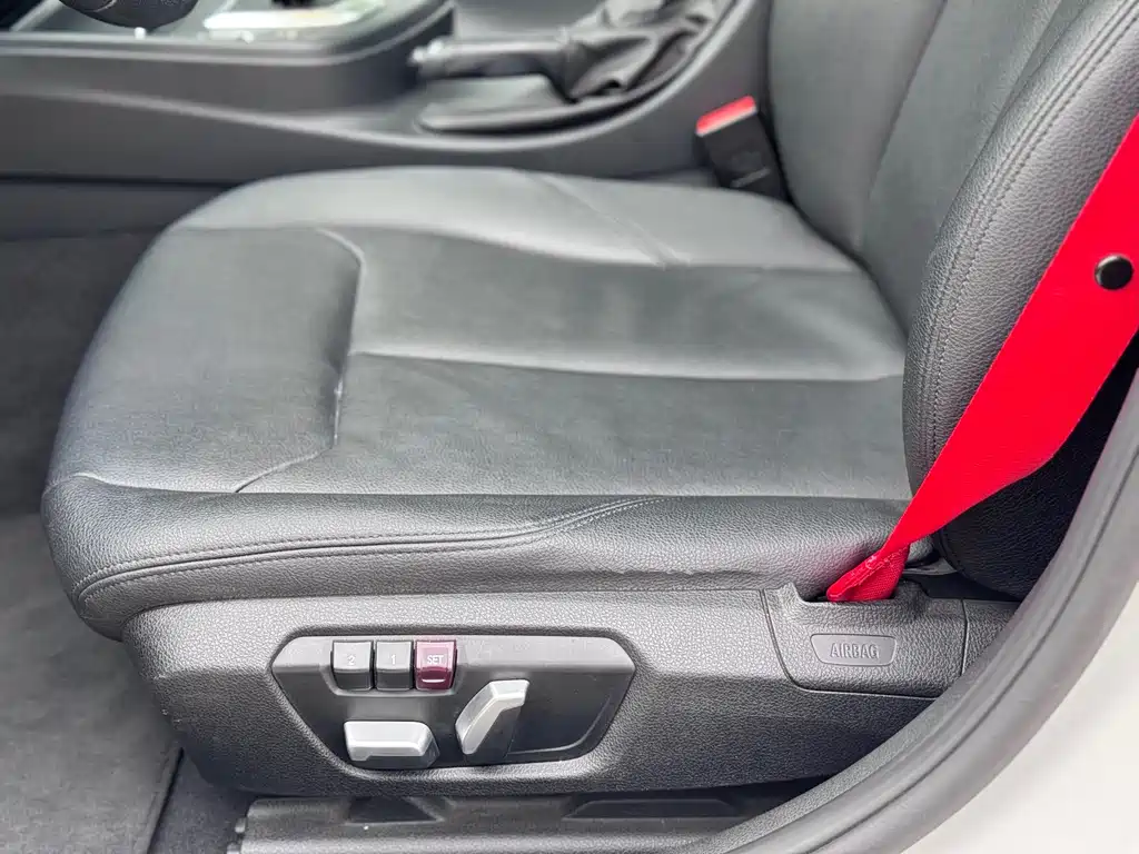BMW 3 Series 2017 — фото 11