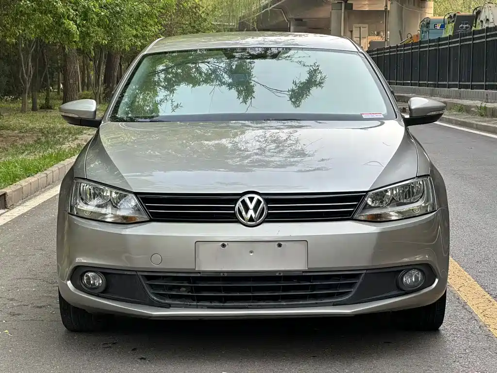 Volkswagen Sagitar 2014