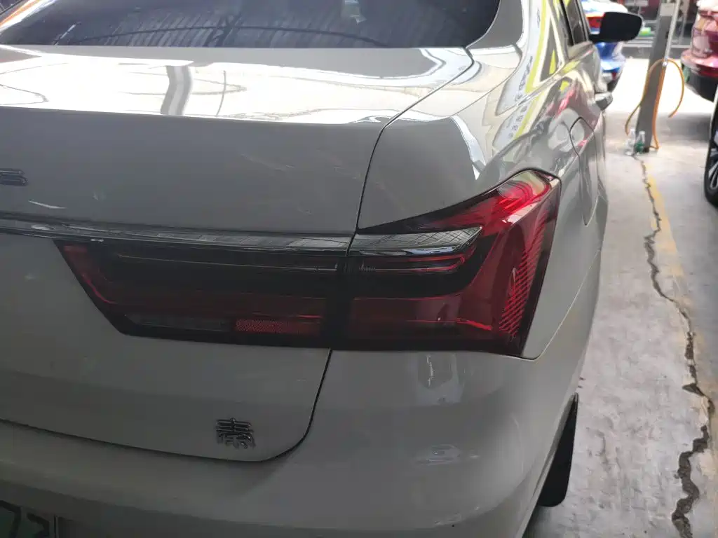 BYD Qin NEV 2022 — фото 8